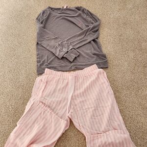 Victoria's Striped Pajama Set *ENTIRE CLOSET IS BUY 1 GET 1 50% OFF*